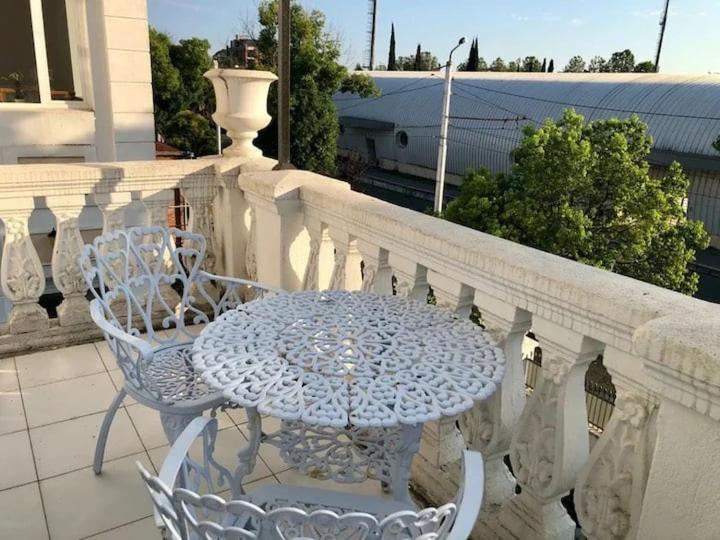 Бутик-Отель Белый Дом Балерины Sukhumi Exterior foto